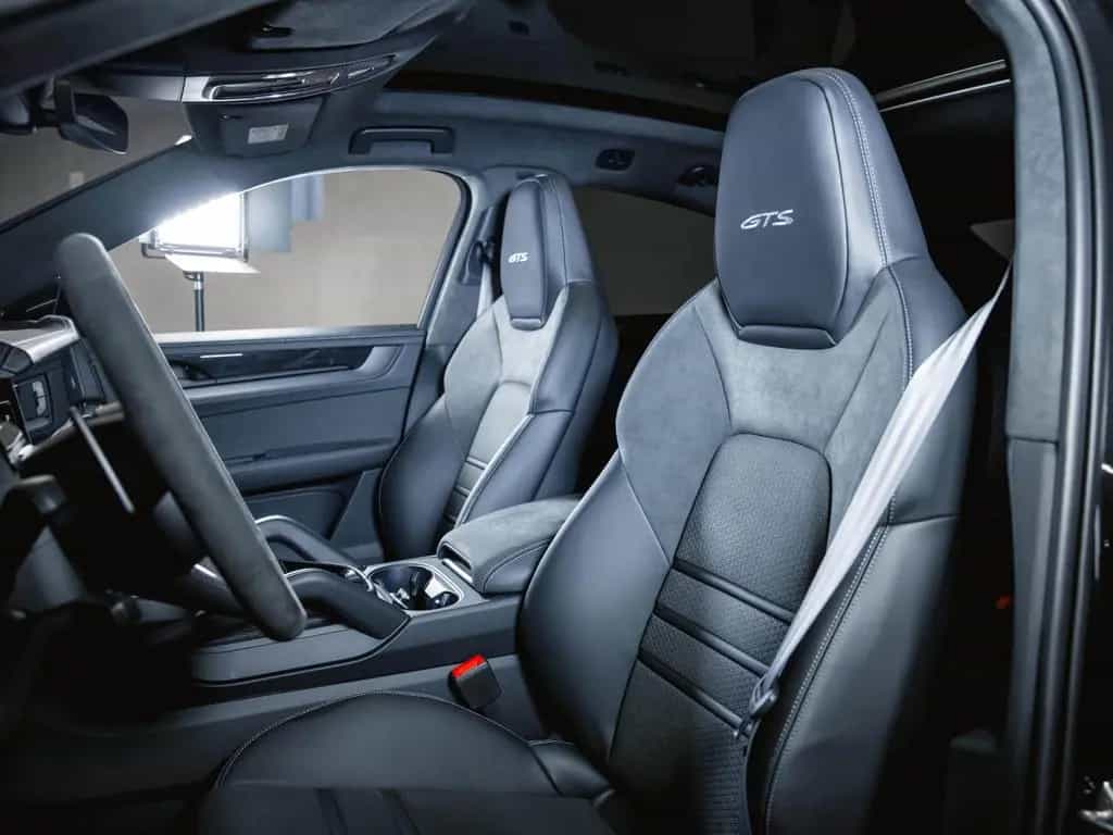 Porsche Cayenne GTS Coupé Sport Design Paket null-photo-14