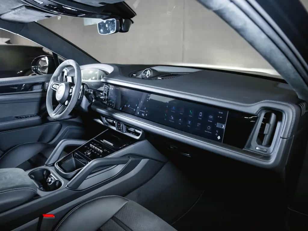 Porsche Cayenne GTS Coupé Sport Design Paket null-photo-19
