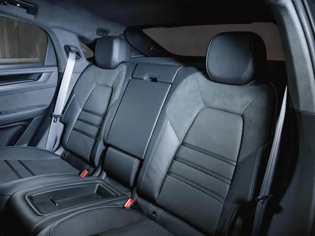 Porsche Cayenne GTS Coupé Sport Design Paket null-photo-22