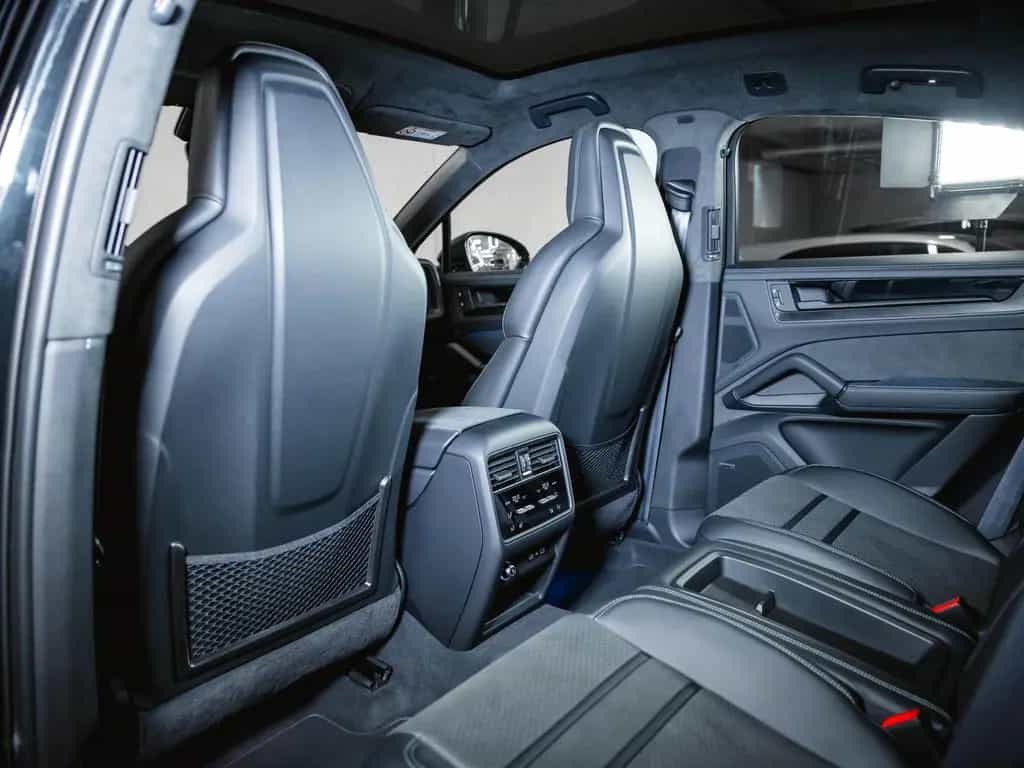 Porsche Cayenne GTS Coupé Sport Design Paket null-photo-23