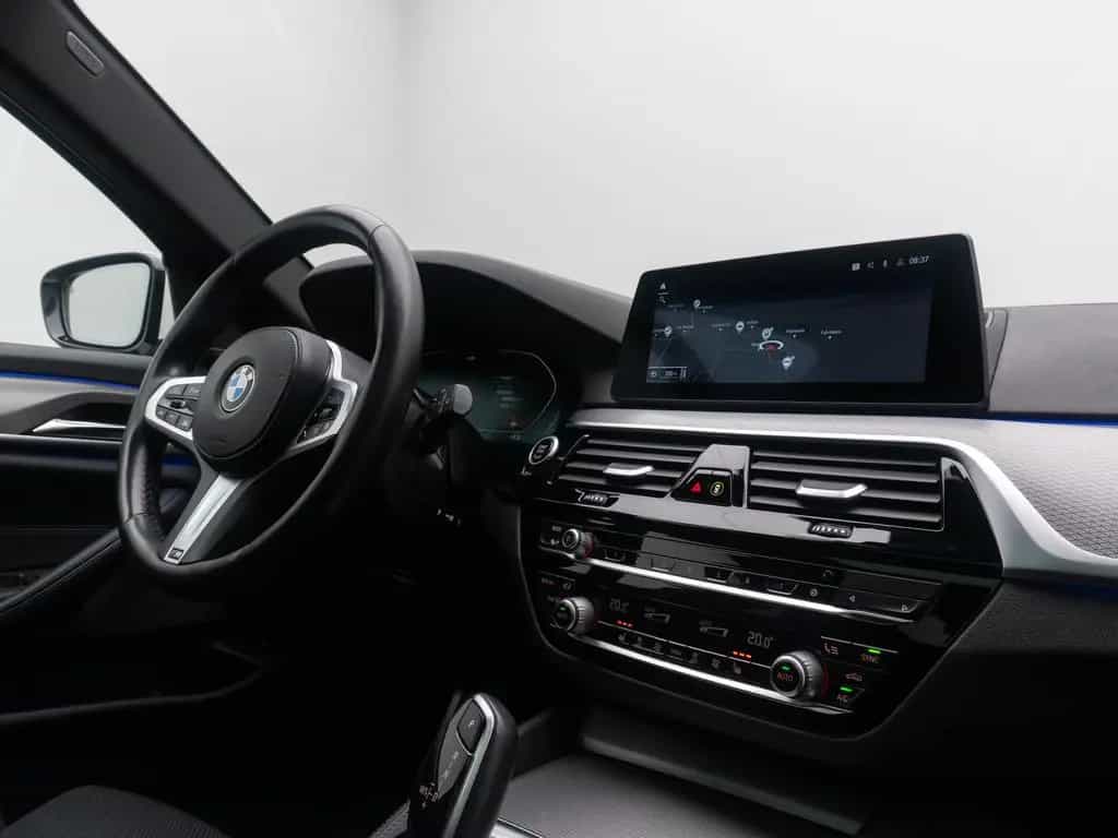 BMW 5 Series 530d M Sport 360°Komfort Panorama HUD DAB 20Zoll 12/2019-photo-38