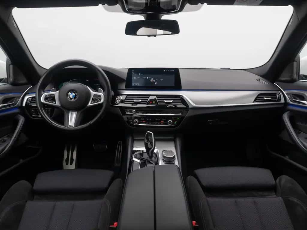 BMW 5 Series 530d M Sport 360°Komfort Panorama HUD DAB 20Zoll 12/2019-photo-40