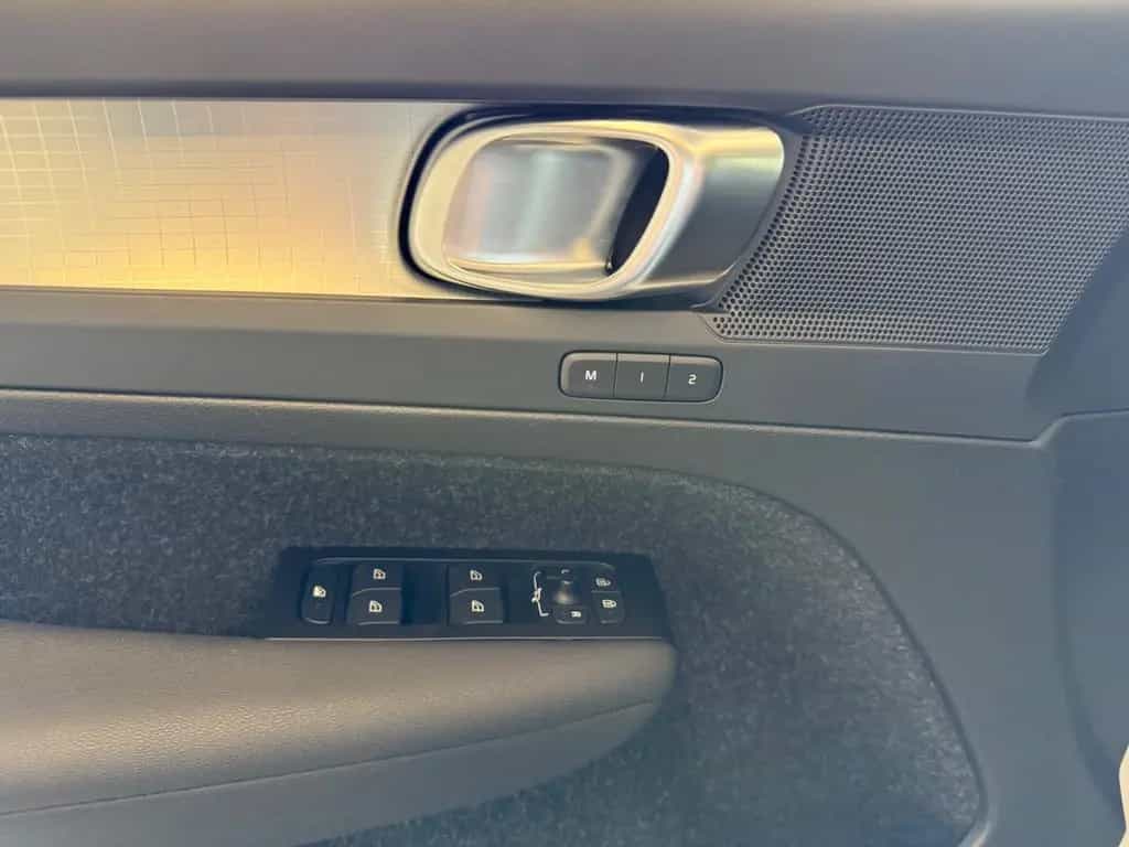 Volvo XC 40 Momentum Pro, ALLRAD, Winterpaket, 12/2020-photo-26