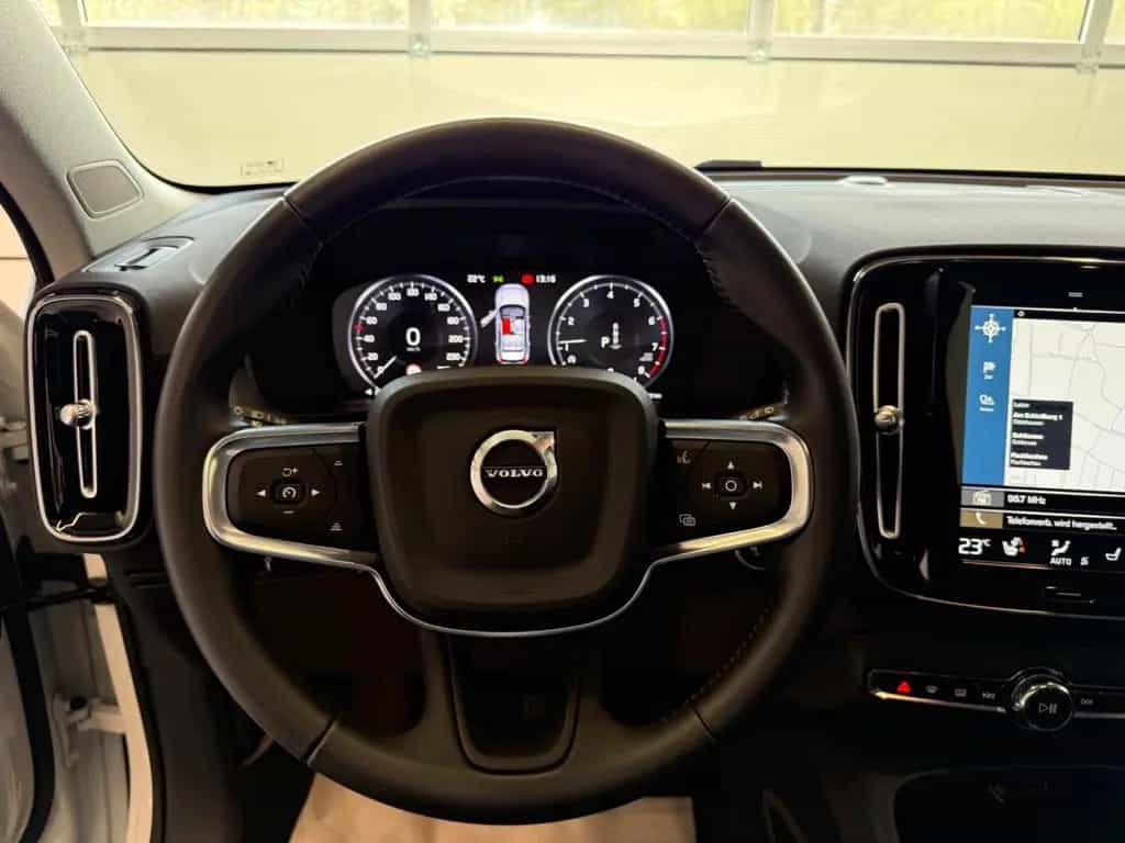 Volvo XC 40 Momentum Pro, ALLRAD, Winterpaket, 12/2020-photo-27