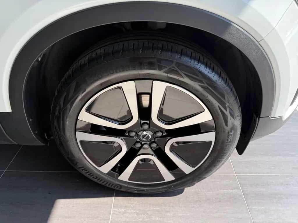 Volvo XC 40 Momentum Pro, ALLRAD, Winterpaket, 12/2020-photo-3