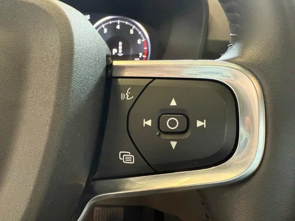 Volvo XC 40 Momentum Pro, ALLRAD, Winterpaket, 12/2020-photo-31