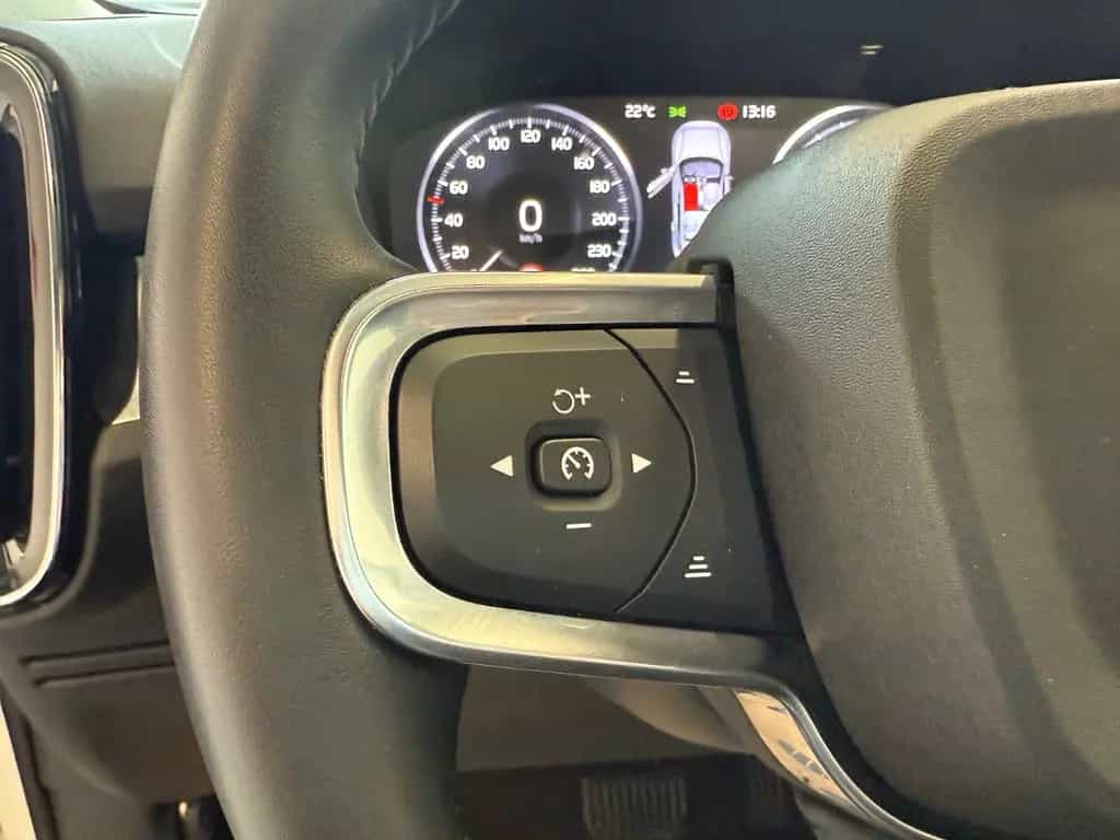 Volvo XC 40 Momentum Pro, ALLRAD, Winterpaket, 12/2020-photo-32