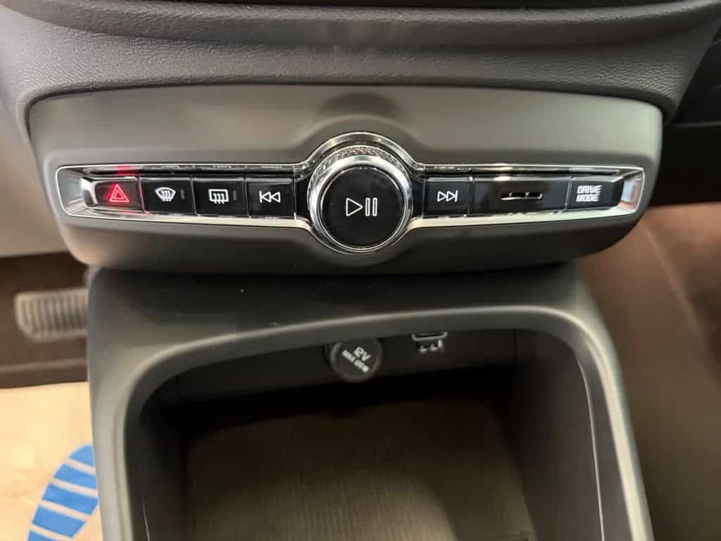 Volvo XC 40 Momentum Pro, ALLRAD, Winterpaket, 12/2020-photo-33