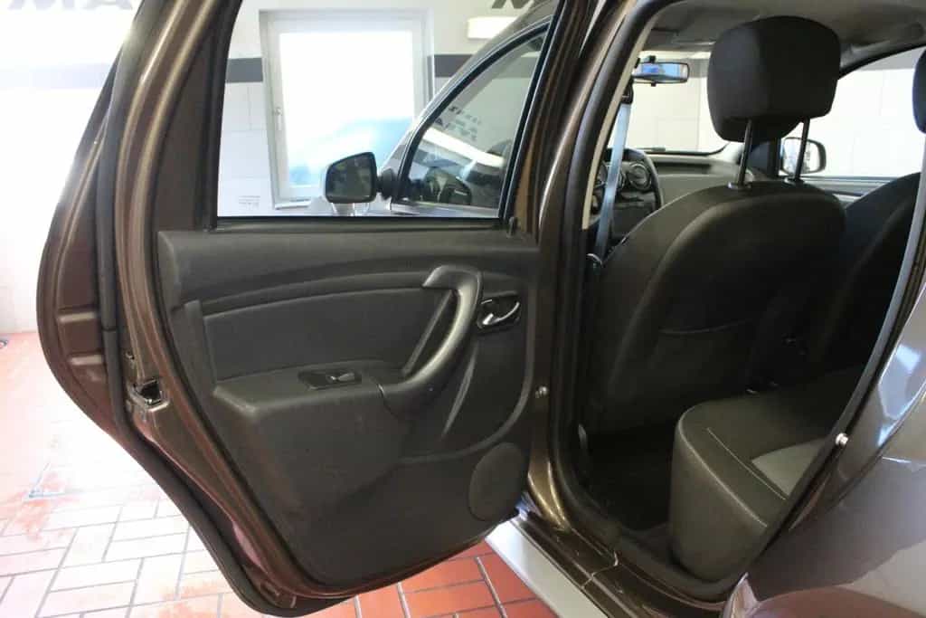 Dacia Duster SCE 115 Laureate AHK *Navigation* 02/2018-photo-12