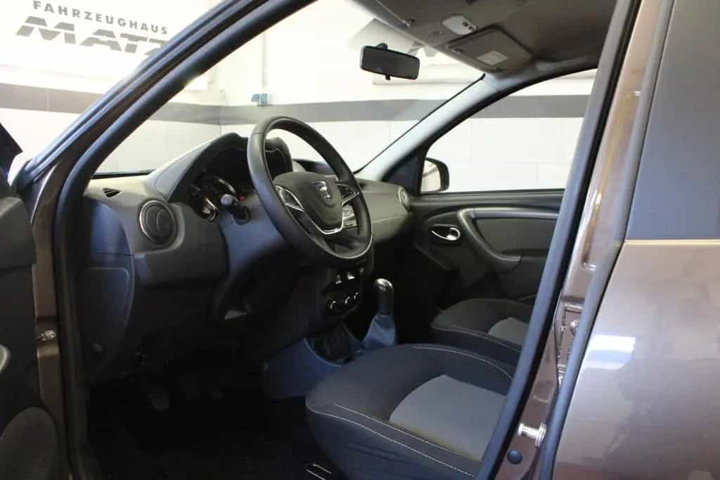 Dacia Duster SCE 115 Laureate AHK *Navigation* 02/2018-photo-17
