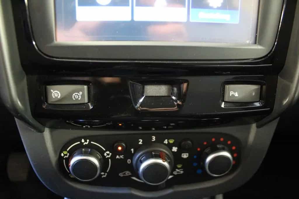 Dacia Duster SCE 115 Laureate AHK *Navigation* 02/2018-photo-30