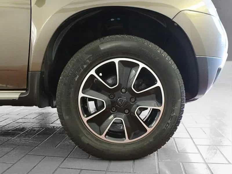 Dacia Duster SCE 115 Laureate AHK *Navigation* 02/2018-photo-3