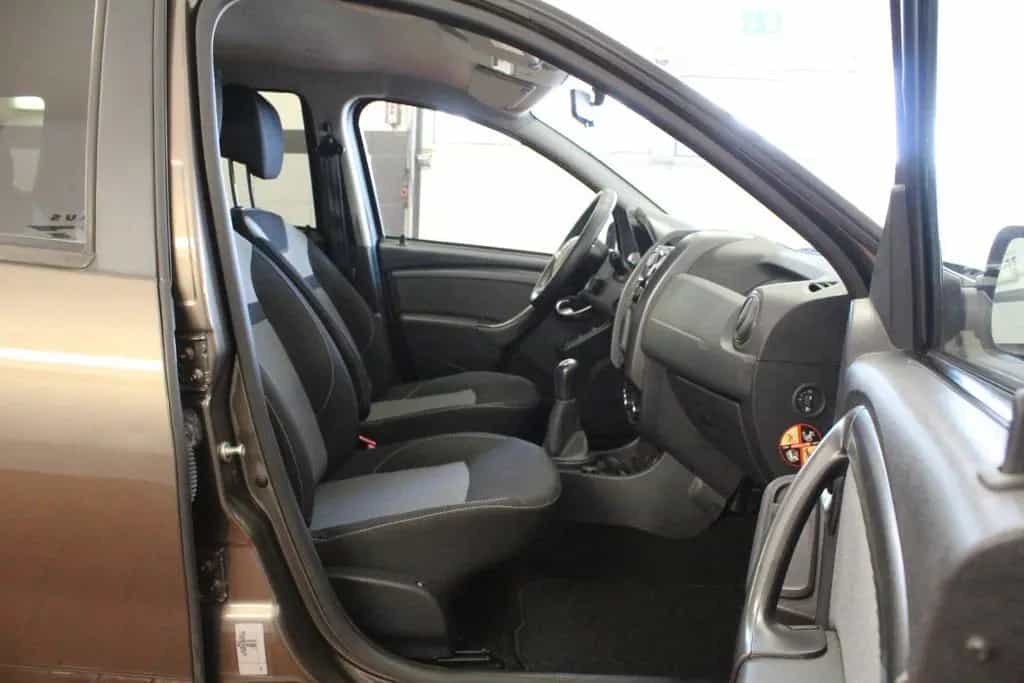 Dacia Duster SCE 115 Laureate AHK *Navigation* 02/2018-photo-6