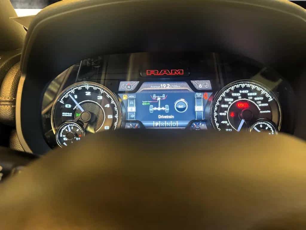 Dodge RAM 1500 5.7 Rebel GT eTorque / 4x4 / Pano 02/2023-photo-18