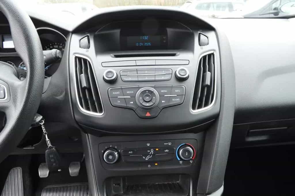 Ford Focus Turnier Ambiente S-HEFT/1. HAND/KLIMA 10/2016-photo-12