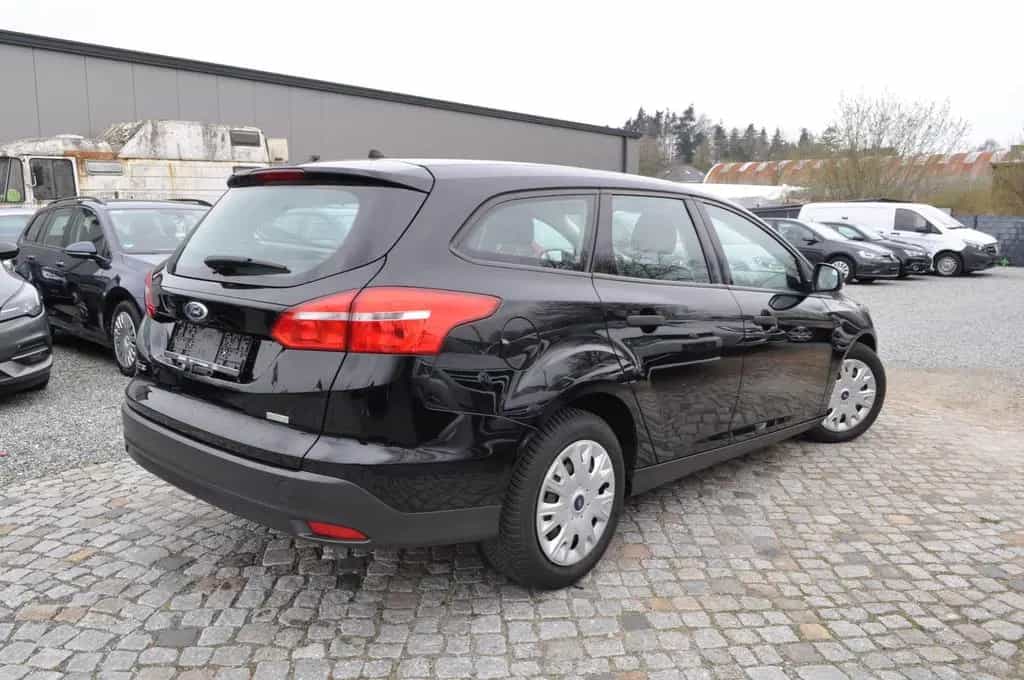 Ford Focus Turnier Ambiente S-HEFT/1. HAND/KLIMA 10/2016-photo-3