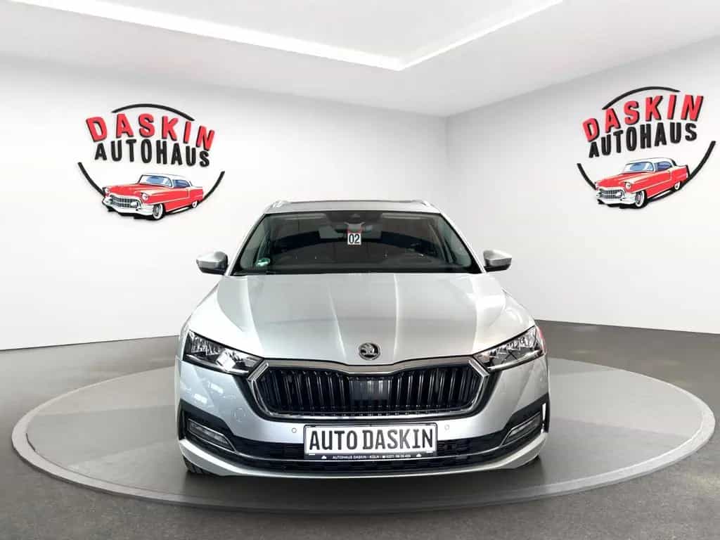 Skoda Octavia Combi SCHECKHEFT/NAVI/KAMERA/TÜV NEU 04/2021-photo-0