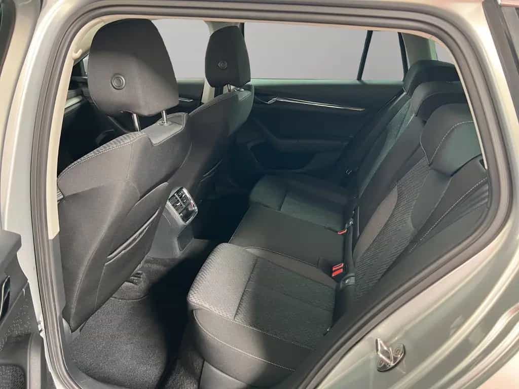 Skoda Octavia Combi SCHECKHEFT/NAVI/KAMERA/TÜV NEU 04/2021-photo-11