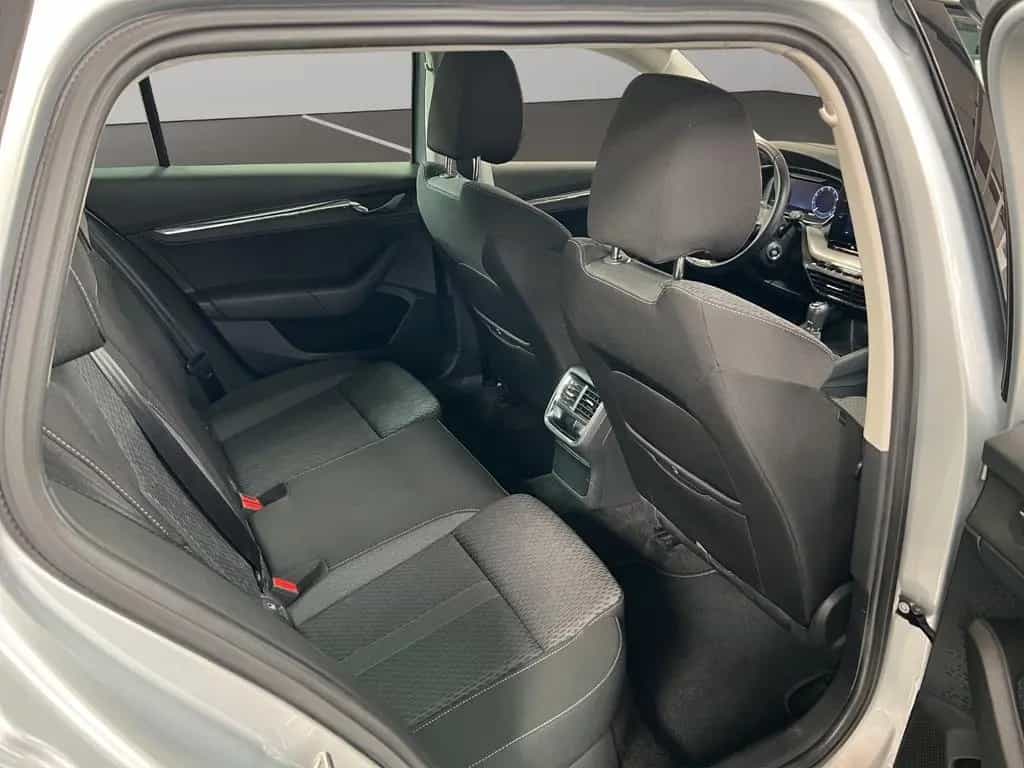 Skoda Octavia Combi SCHECKHEFT/NAVI/KAMERA/TÜV NEU 04/2021-photo-12