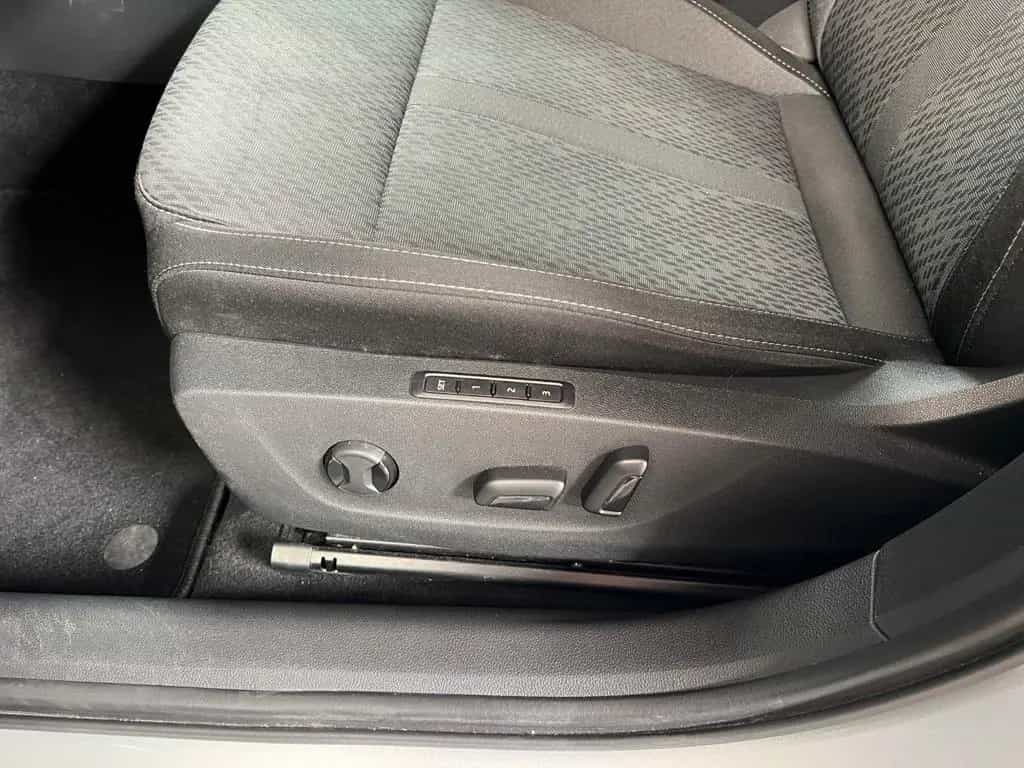 Skoda Octavia Combi SCHECKHEFT/NAVI/KAMERA/TÜV NEU 04/2021-photo-18