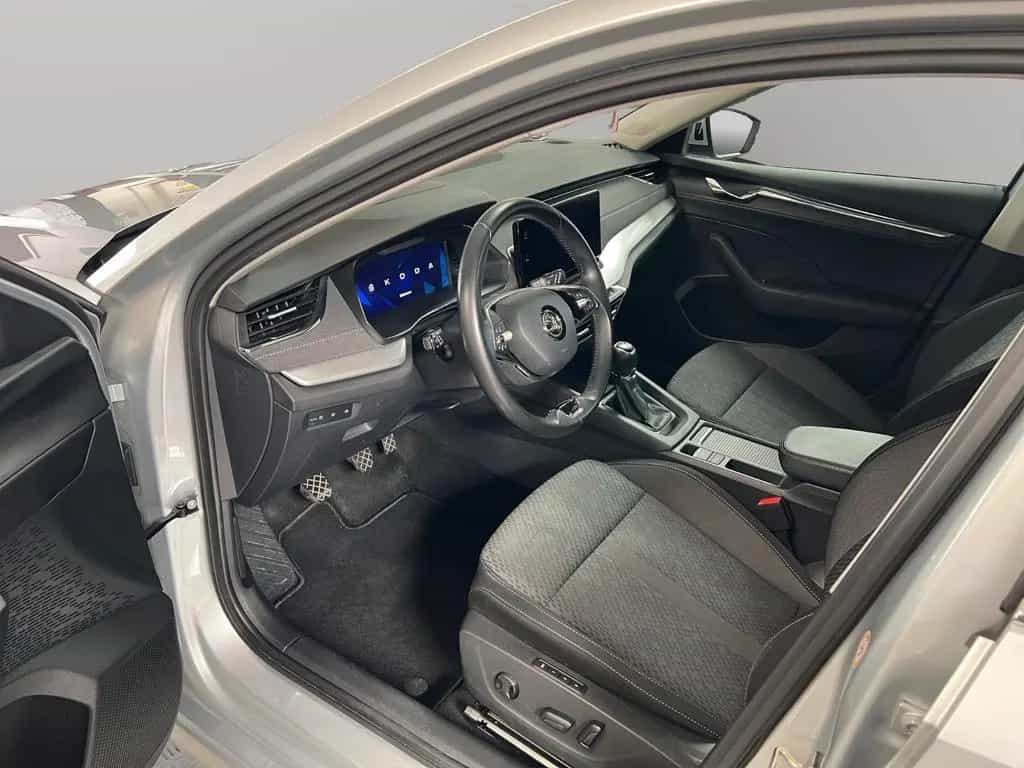 Skoda Octavia Combi SCHECKHEFT/NAVI/KAMERA/TÜV NEU 04/2021-photo-8