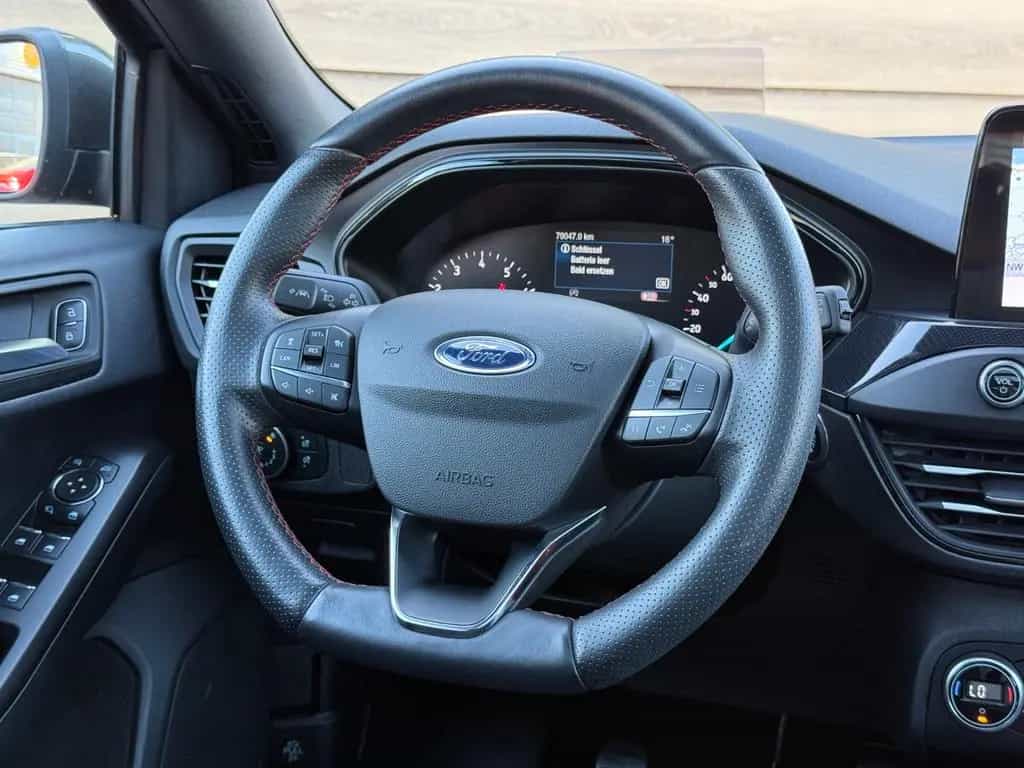 Ford Focus Lim. ST-Line*CAM*PANO*HEAD-UP* 10/2018-photo-11