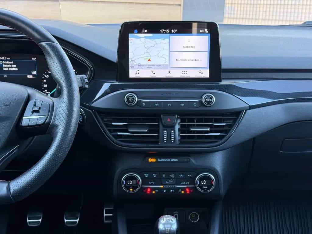 Ford Focus Lim. ST-Line*CAM*PANO*HEAD-UP* 10/2018-photo-9