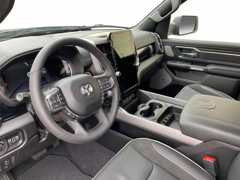Dodge RAM 1500 Laramie Night Premium Crew Cab HUD AHK null-photo-12