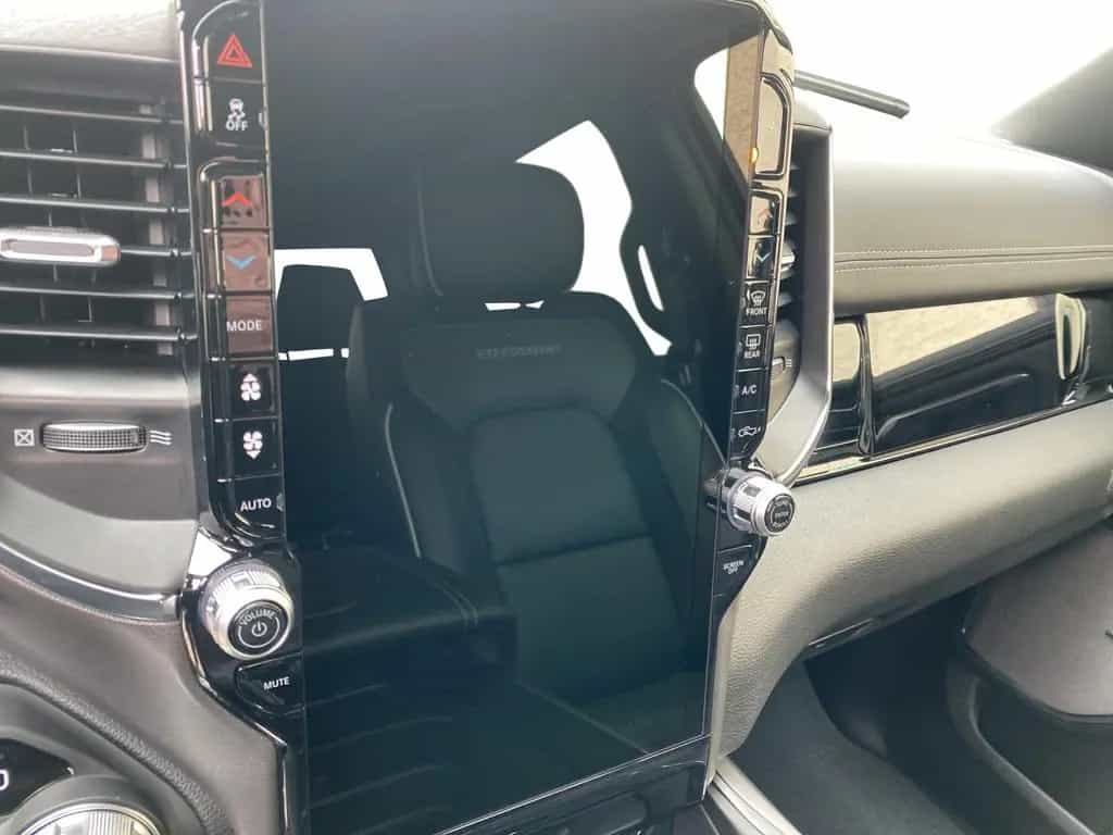 Dodge RAM 1500 Laramie Night Premium Crew Cab HUD AHK null-photo-15