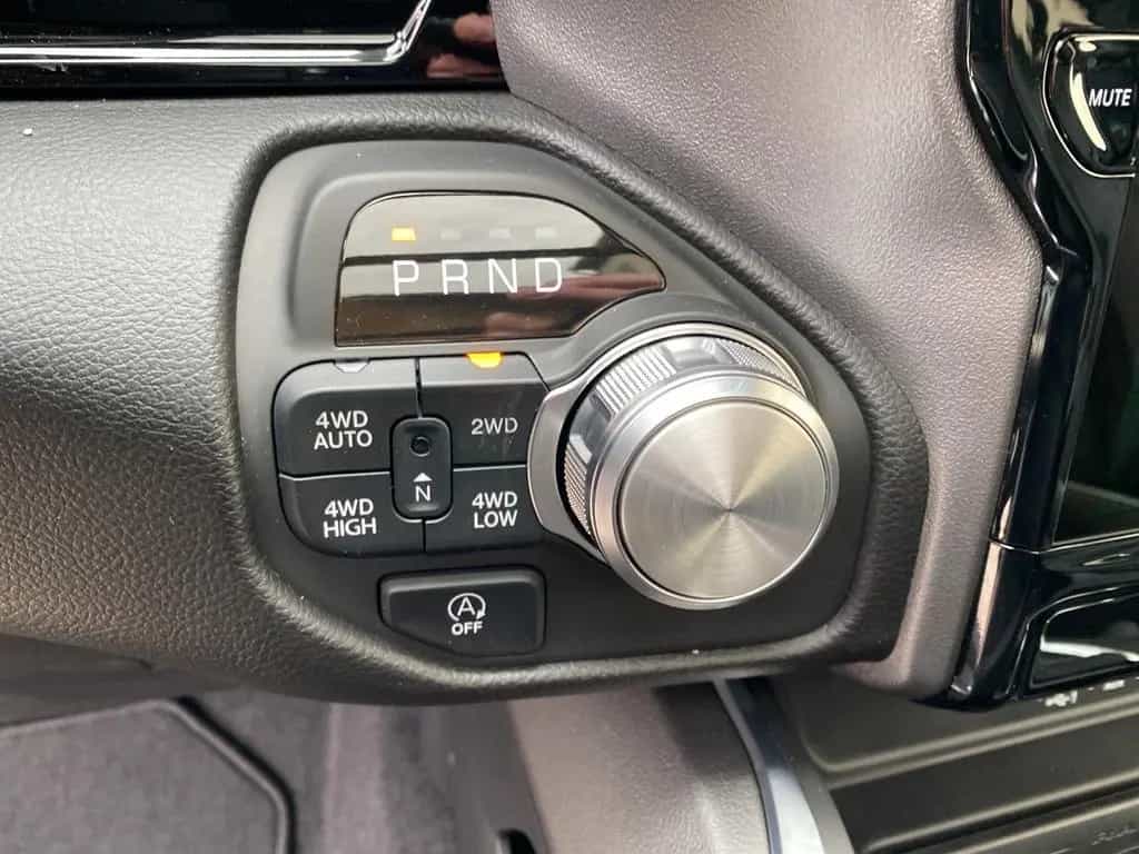 Dodge RAM 1500 Laramie Night Premium Crew Cab HUD AHK null-photo-16