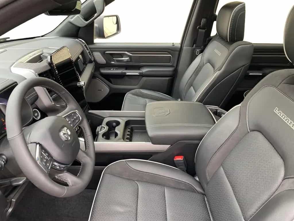 Dodge RAM 1500 Laramie Night Premium Crew Cab HUD AHK null-photo-22