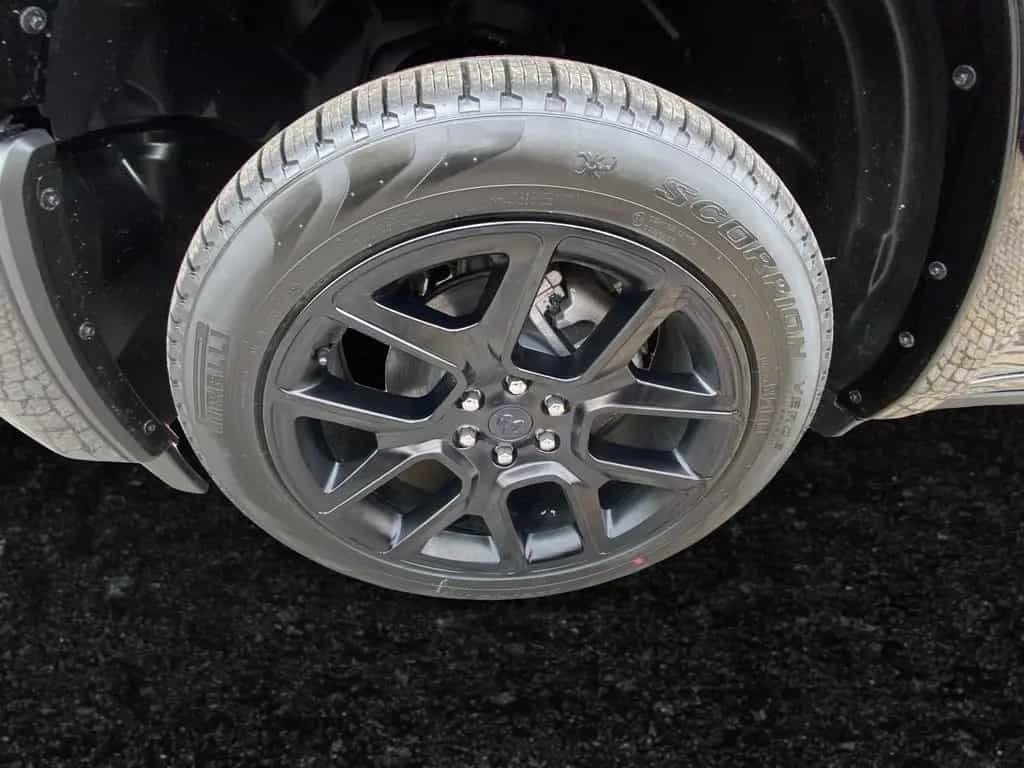 Dodge RAM 1500 Laramie Night Premium Crew Cab HUD AHK null-photo-9