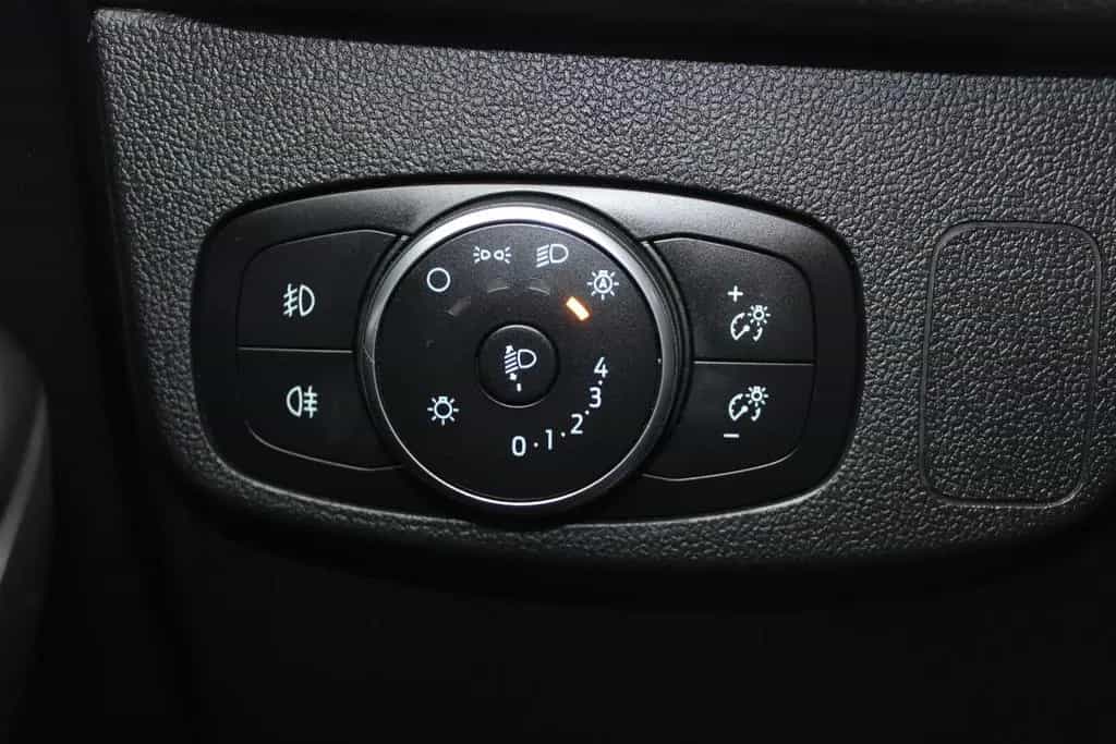 Ford Focus Limo. Titanium - Winterpaket 04/2022-photo-9