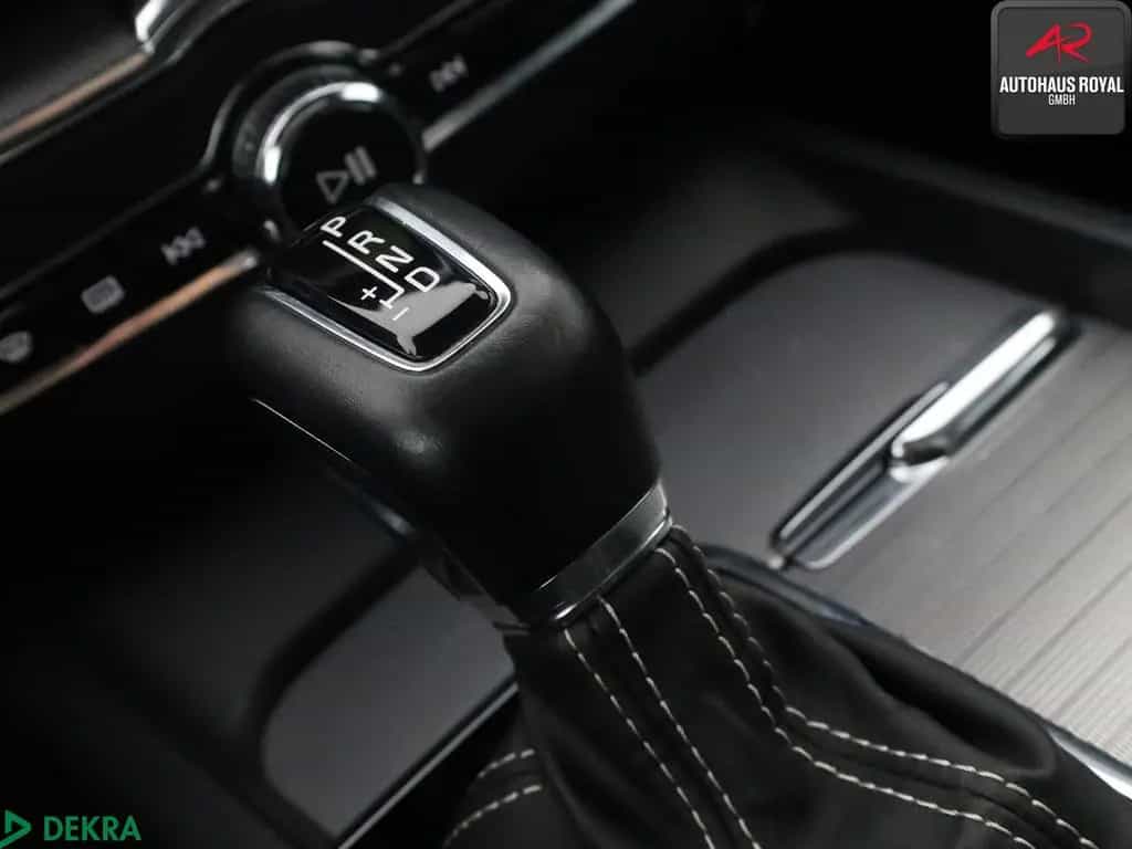 Volvo XC60 XC 60 2.0 T4 R DESIGN STANDHZ,HUD,21ZOLL,KEYLESS 08/2020-photo-19