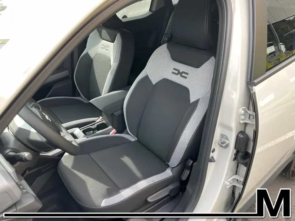 Dacia Duster Journey Mild Hybrid 140 + Winter-Plus-Pak 01/2026-photo-6