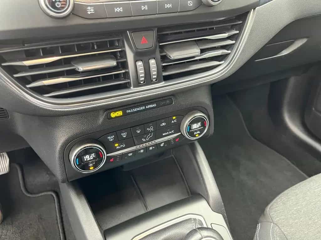 Ford Focus Turnier Active 1.5 EcoBlue Winter Paket 07/2021-photo-16