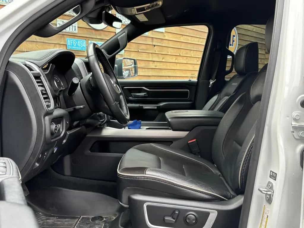 Dodge RAM 1500 Laramie 5.7L 12Zoll Display 4x4 LPG AHK 05/2023-photo-17