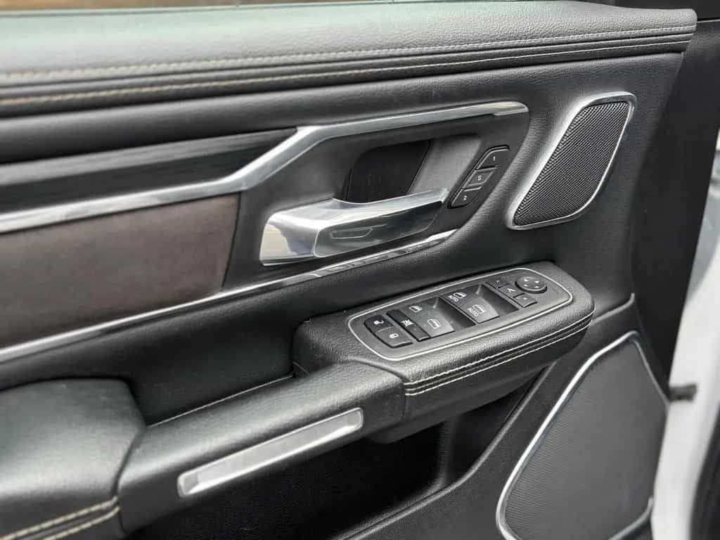 Dodge RAM 1500 Laramie 5.7L 12Zoll Display 4x4 LPG AHK 05/2023-photo-19