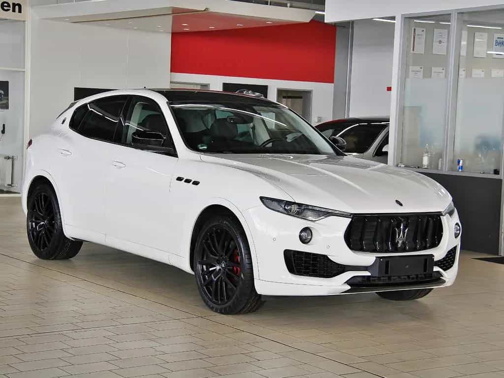 Maserati Levante 3.0d Q4 *KAMERA*SPUR*SKYHOOK*LUFT*21 10/2016-photo-2