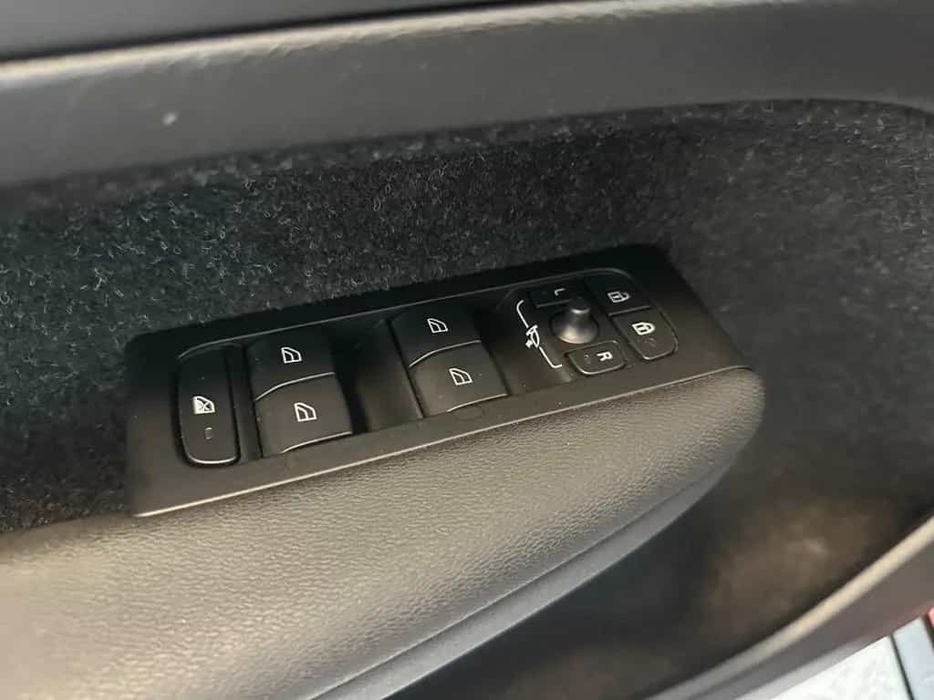 Volvo XC40 R Design 2WD Automatik Kamera Navi LED 10/2020-photo-22