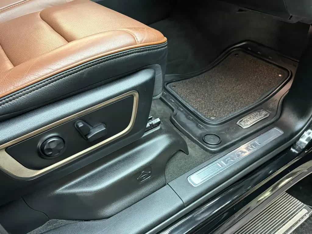 Dodge RAM 1500 LongHorn 4x4 Leder Pano LED 360°Luft-FW 04/2022-photo-16
