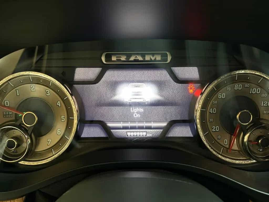 Dodge RAM 1500 LongHorn 4x4 Leder Pano LED 360°Luft-FW 04/2022-photo-22