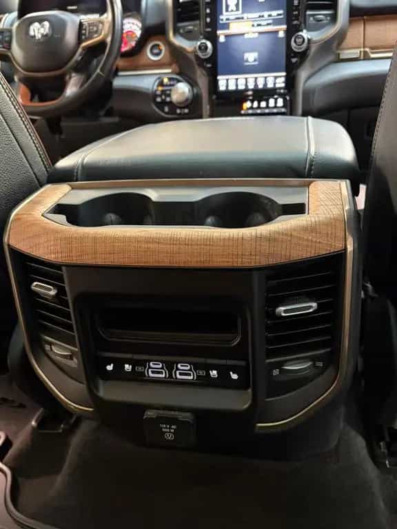 Dodge RAM 1500 LongHorn 4x4 Leder Pano LED 360°Luft-FW 04/2022-photo-37