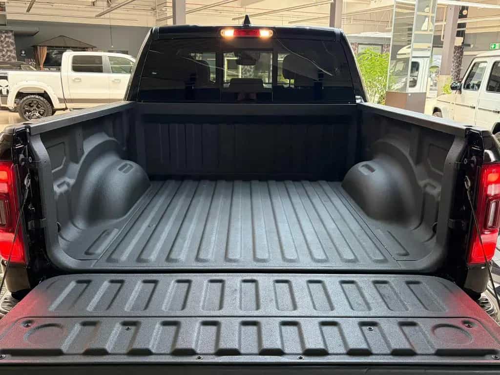 Dodge RAM 1500 LongHorn 4x4 Leder Pano LED 360°Luft-FW 04/2022-photo-42