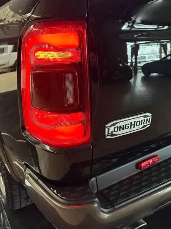 Dodge RAM 1500 LongHorn 4x4 Leder Pano LED 360°Luft-FW 04/2022-photo-46