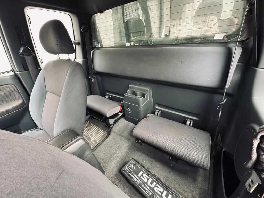 Isuzu D-Max 4WD 3.0*AHK*1.HAND*KLIMA*TÜV 02.2027 10/2010-photo-6