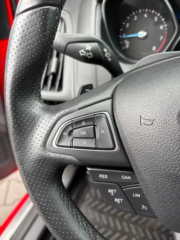 Ford Focus Turnier ST-Line Automatik Navi Kamera PDC 04/2018-photo-11