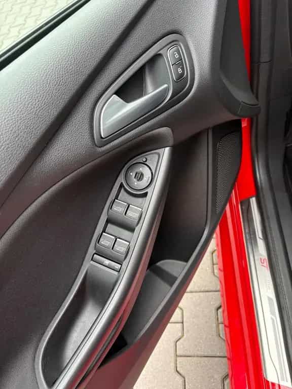 Ford Focus Turnier ST-Line Automatik Navi Kamera PDC 04/2018-photo-12
