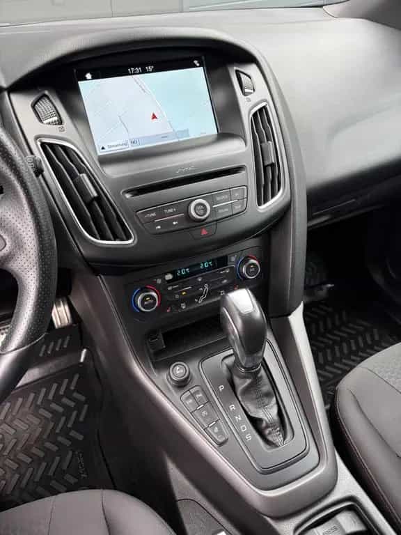 Ford Focus Turnier ST-Line Automatik Navi Kamera PDC 04/2018-photo-9