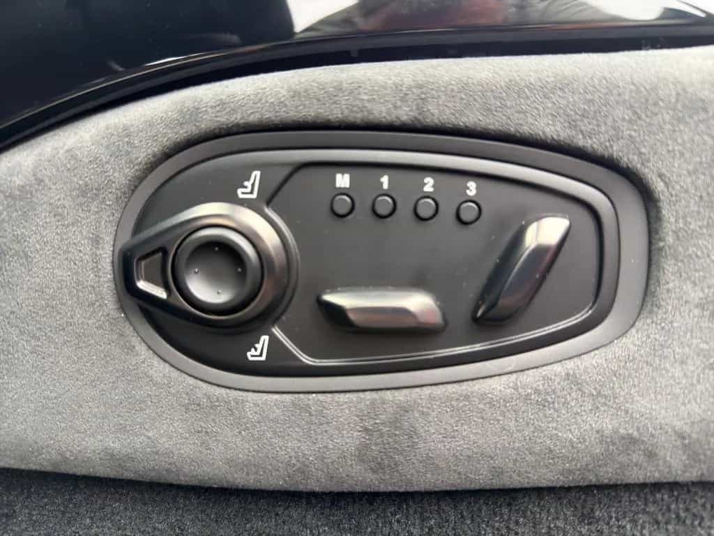 Aston Martin V8 Vantage Roadster  F1 Edition 360 CARBON AERO 07/2022-photo-21